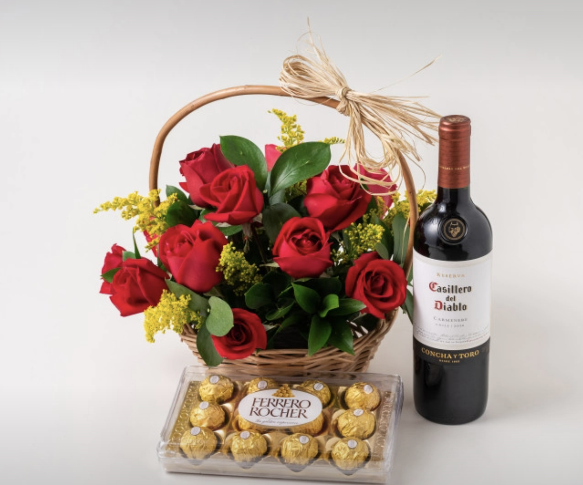 Cesta com 15 Rosas Vermelhas, Chocolate e Vinho Tinto